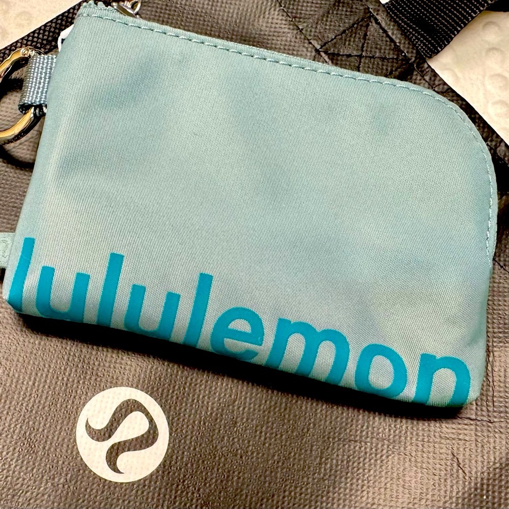 Lululemon Clip-able Card Pouch, Blue, NWT! - Picture 8 of 9